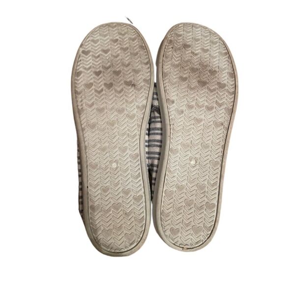 3 for $30! Used Maurice’s women’s Molly stripe slip on - Picture 4 of 6